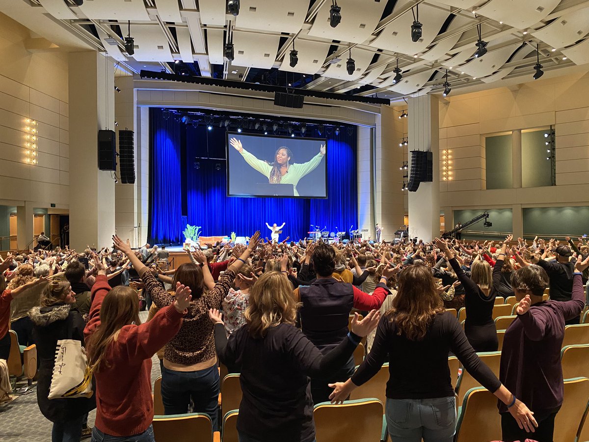 .<a href="/osheta/">Osheta Moore</a> opened up our time with a gorgeous blessing 💛 #EvolvingFaith2023