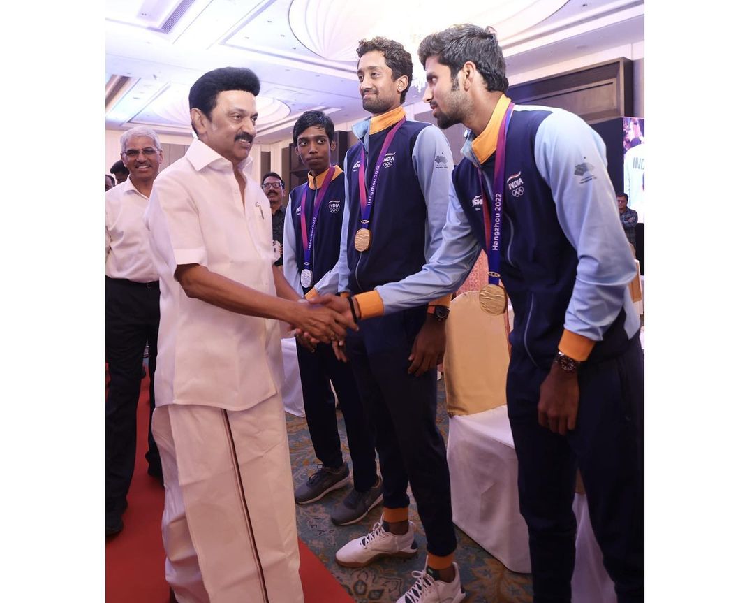 Sundarwashi5's tweet photo. Honoured to be a part of the felicitation organised by the Hon. CM of Tamilnadu, Thiru. @mkstalin and the Hon. Minister of Youth Welfare and Sports Development of TN, Thiru. @Udhaystalin on our Asian games triumph 🇮🇳. Glad to have met more youngsters at the event who are striving towards more greatness. We will all work towards bringing more laurels to our beloved state of TN and INDIA 🇮🇳