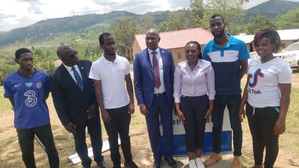 Rctlyantonde's tweet photo. We were honoured to host DG @SsemwangaFranc2 as he commissioned our water project at Lwamawungu P/School. 
The DG was on his visit to our mother club as he toured the site of the club's ongoing construction project of a maternity ward at Kabayanda HC2. 🤝 https://t.co/qMSUzeWySk