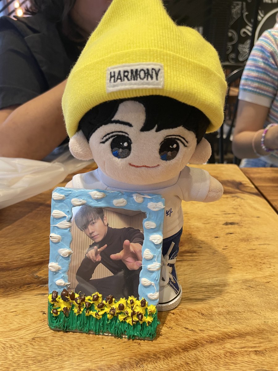 kyuhyukki's tweet photo. my first cse hihihi kahet wala pa kong isang oras don kasi may sched din ako w mareng taylor 🥰

happy birthday dodong 💙

#ColorMeDonghae
#HappyDonghaeDay https://t.co/SH21X1ouMa