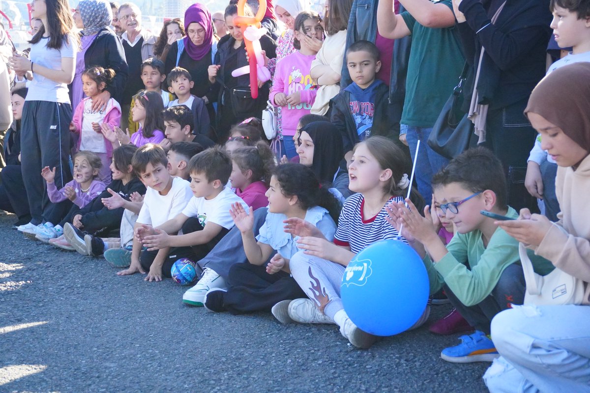 rizebelediye's tweet photo. GastroRize'den kareler -3-

“Hayde Festivale” sloganıyla bu yıl üçüncüsü düzenlenen GastroRize Festivalimiz Sahil Otopark'ta devam ediyor. Tüm halkımız davetlidir. https://t.co/3vgOJhqJFP