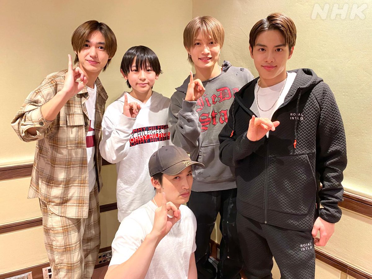nhk_radirer's tweet photo. ˗ˏˋらじらー！サタデー ˎˊ˗

9時台
🌇 #浜中文一 くん
💛 #岡﨑彪太郎  くん
🌟 #亀井海聖 くん

10時台
💙 #那須雄登 くん
💜 #金指一世 くん

奇跡の5ショットです！✨
#nhkらじらー https://t.co/L04SAKQtn7