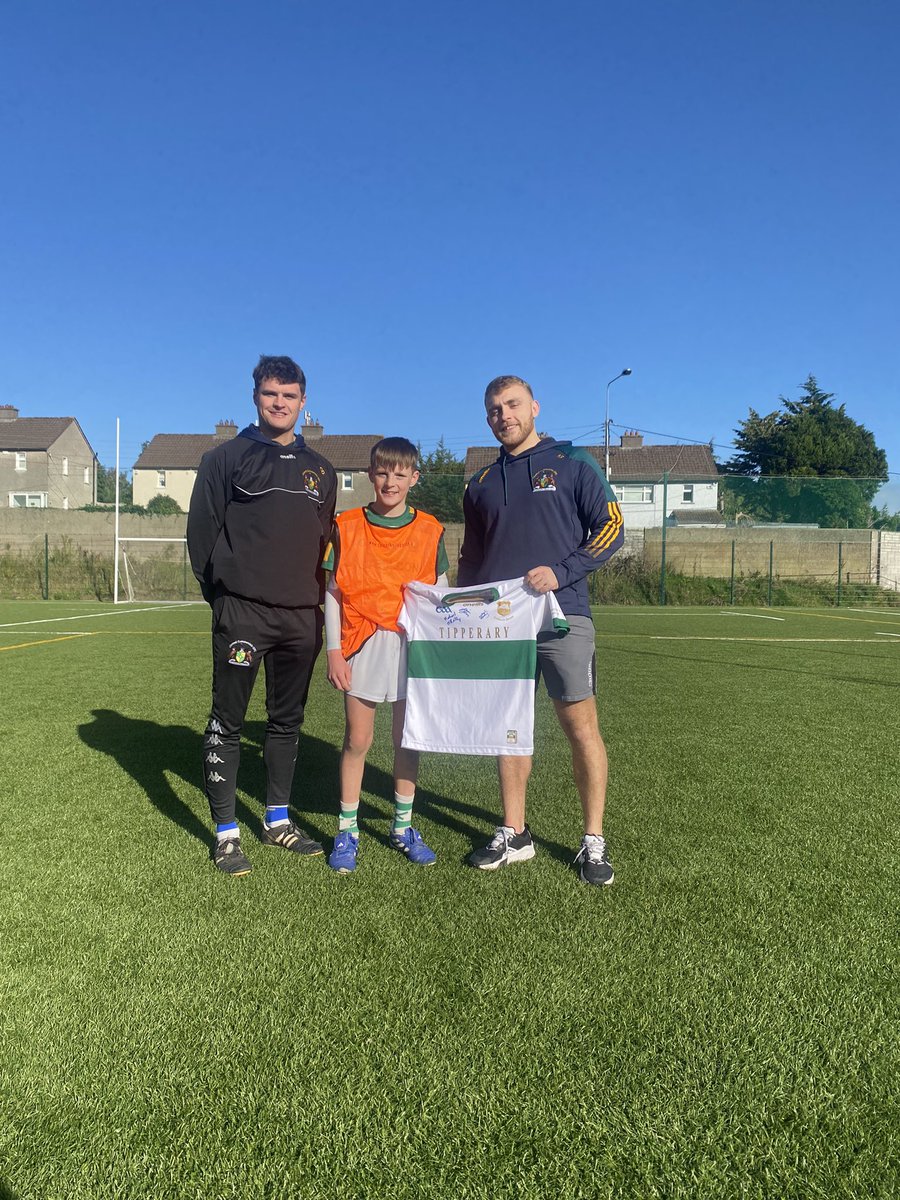 hsclonmelcbs's tweet photo. It seems fitting that a @GrangeBally_GAA man would win a signed commutative Tipp jersey!
Well done to David Lyons on winning the skills competition!

A big thank you to Kevin Fahey @KevinFahey95 Cathal Deely &amp; Mikey O’Reilly of @CommercialsGAA &amp; @TipperaryGAA who joined us today! https://t.co/67TnlQ0AYD