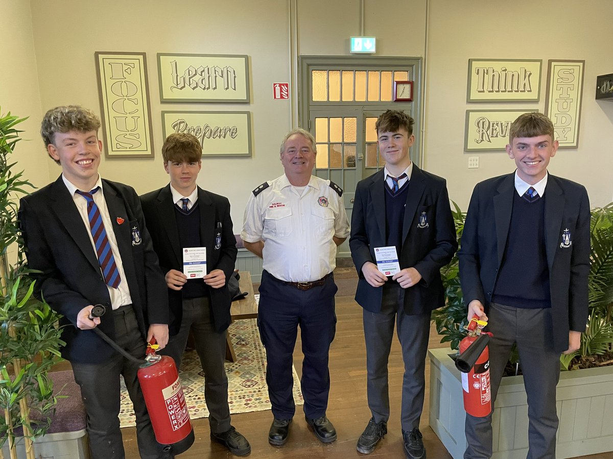 transitionyear4's tweet photo. Our #TY students were delighted to welcome Paul Quinn, Station Officer, Tuam Fire Station to the school today to talk to them about #FireSafetyWeek2023 We look forward to working with Paul over the coming weeks @stjarlaths @GalwayCoCo https://t.co/ODb97OAjtu