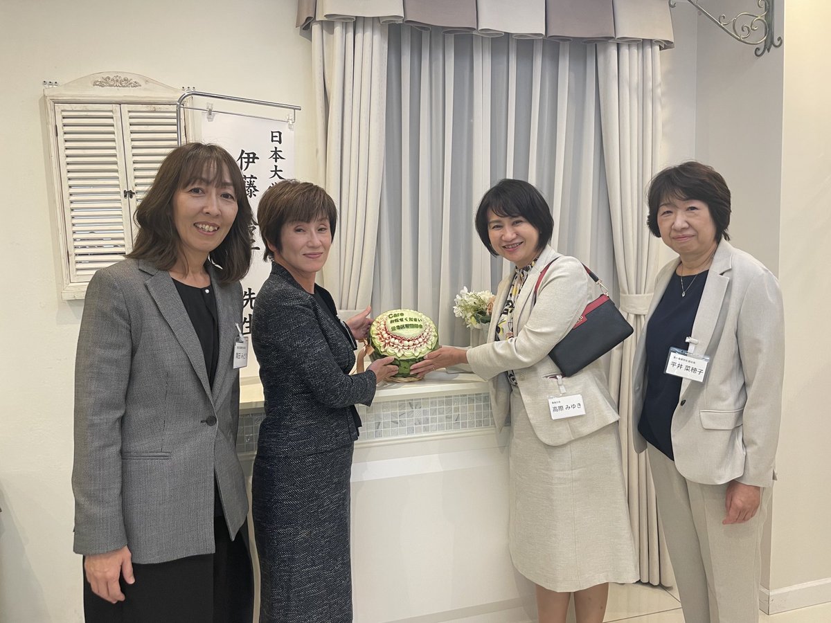 takagiwa_miyuki's tweet photo. 4月に一般社団法人化した #豊島区看護師会 の設立披露会
村崎会長はじめ皆様に心からお祝い申し上げます

豊島区の最強パワーは、四師会会長（医師会、歯科医師会、薬剤師会、看護師会）の仲の良さ！
在宅医療、災害時対応を支える多職種連携の大切さを、今日も痛感
区も一層緊密に連携していきます https://t.co/g52lrlnqS3