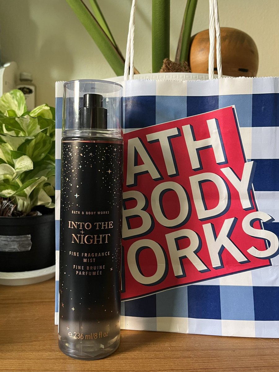 ppraaadd's tweet photo. พร้อมส่ง🫶🏻
น้ำหอม bath&amp;body กลิ่น into the night ราคา 350 บาท (ฉีดไปไม่เกิน10ครั้ง) ให้ถุงด้วยนะค้าบบ

#ส่งต่อน้ำหอม #bathbodywork #เสื้อผ้ามือสองสภาพดี #ส่งต่อเสื้อผ้า #ส่งต่อเสื้อผ้ามือสอง #ส่งต่อสกินแคร์ #ส่งต่อคสอ #ส่งต่อน้ำหอม #ส่งต่อเสื้อผ้ามือสองสภาพดี #น้ําหอมมือสอง https://t.co/cPYDWmfjtt
