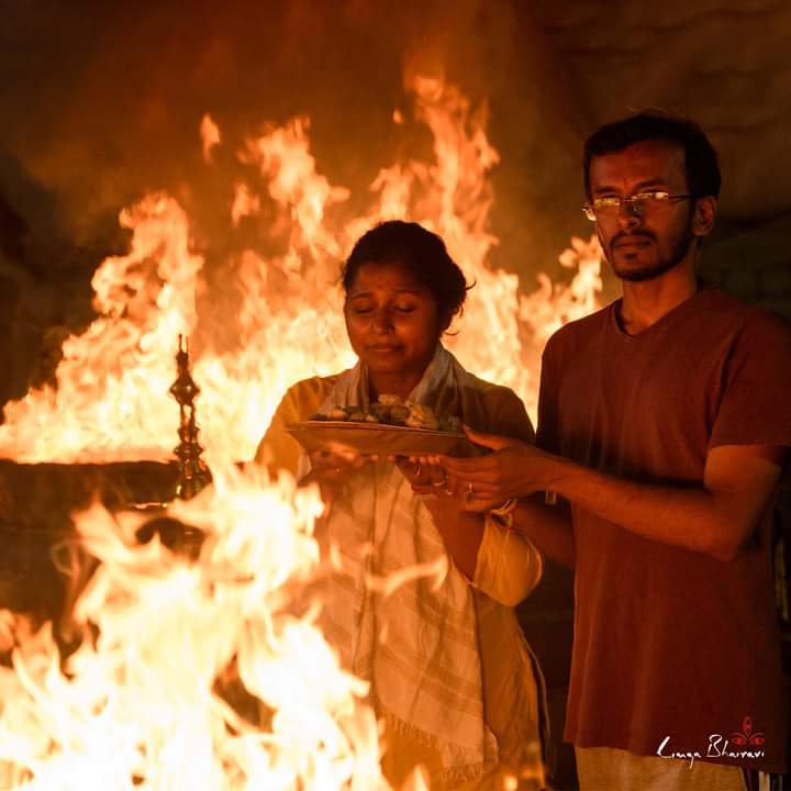 SadhguruTamil's tweet photo. லிங்கபைரவியில் தனித்துவமிக்க மஹாளய அமாவாசை இரவில் பதிவுசெய்யப்பட்ட சில காட்சிகள்.

#MahalayaAmavasya #DeathRituals https://t.co/4t4Dd4OVTn