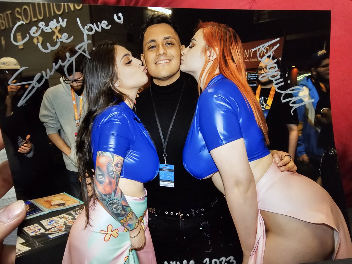 ALG35069110's tweet photo. Great day at @NY_Comic_Con
Definitely amazing experience with @abigaiilmorris and @sammyxtorres
Can't wait to see you ladies next year
#sammytorres #NYCC2023
#abigaiilmorris https://t.co/VtvTSY3DX3