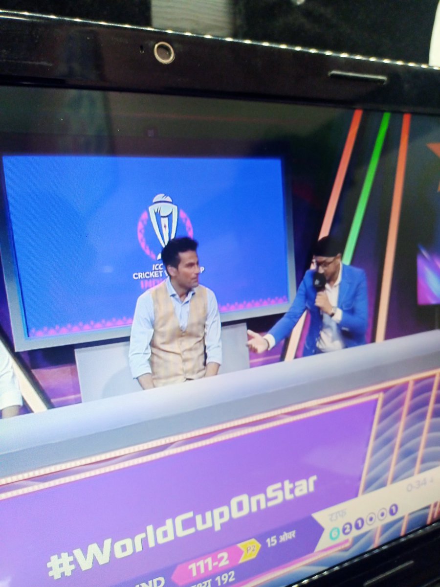 HitmanAjay's tweet photo. ना शब्दों का ज्ञान ना वाक्य की रचना किसने बना दिया मोहम्मद कैफ को commentator
@harbhajan_singh 
@MohammadKaif @BCCI @ICC https://t.co/DJzsaaoMji