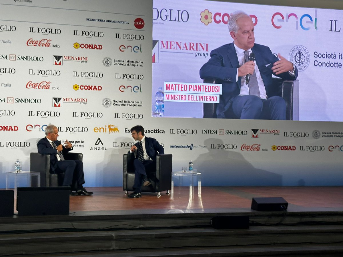 Conte o Fratoianni? "Mi avvalgo della facoltà di non rispondere", risponde il ministro dell'Interno Matteo Piantedosi a Salvatore Merlo alla #FestadelFoglio 
🔴 segui la diretta ow.ly/Bsew50PWKSS