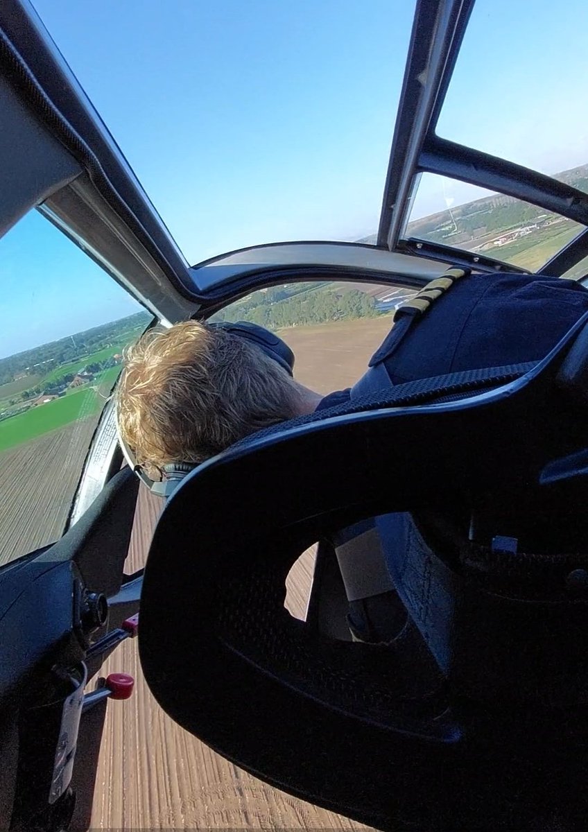 SimonHoekstra's tweet photo. Big shout out naar 'onze' helikopterpiloot van vandaag in de #ec20 #PHECE! Bedankt @HeliHolland 😀 #HeliHolland https://t.co/3EcCtmZGbM