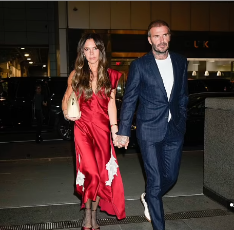 THEFUNCRUISE1's tweet photo. Victoria Beckham, 49, and her husband David, 48, showed off their impeccable senses of style as they stepped out for dinner in New York City

#VictoriaBeckham #DavidBeckham  #TheFunCruise https://t.co/wqKvUvfkSd