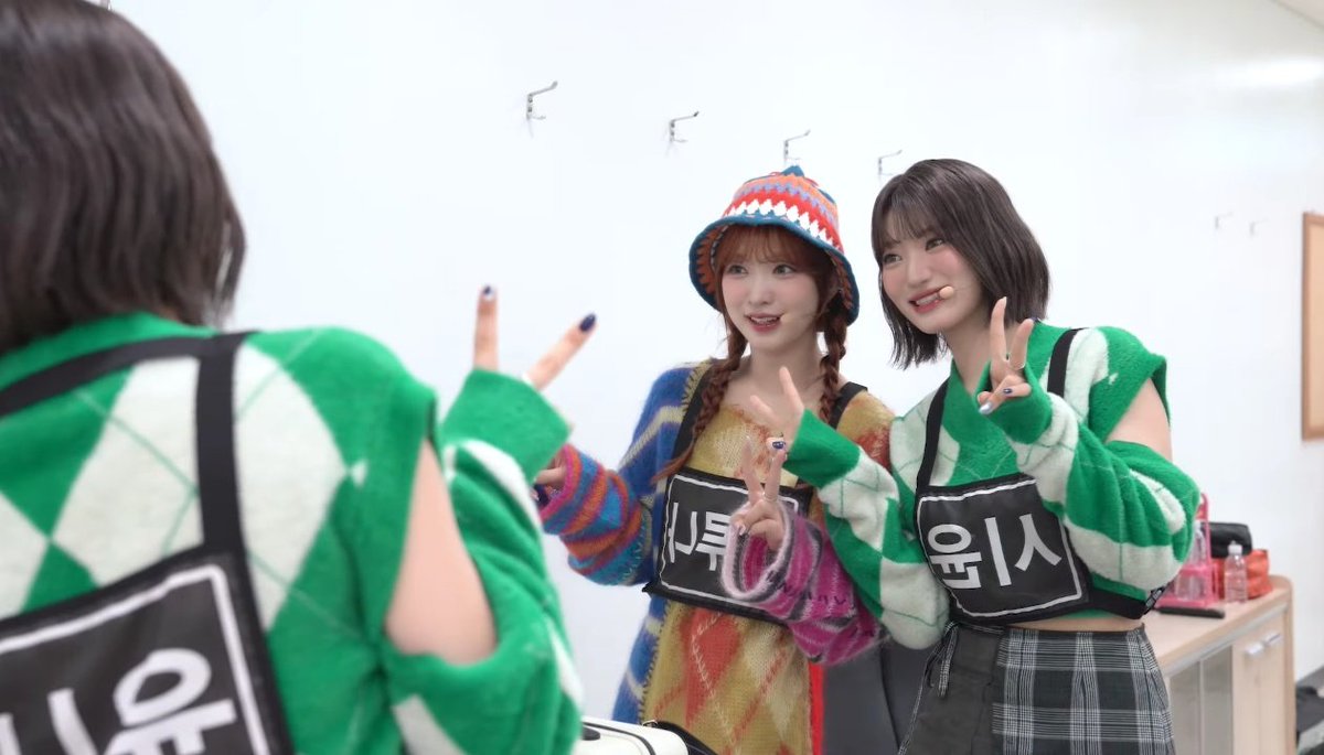 KimSiyoon_br's tweet photo. {🎥} | O BecOrd que mostra os bastidores do stage de BYOB já está disponível no YouTube!
🔗 https://t.co/HR6THMUd92
#Billlie #빌리 #BYOB #Billlie_BYOB #BecOrd #Siyoon #Haram #Tsuki #Sheon #Haruna https://t.co/N5sNgXoHQ7