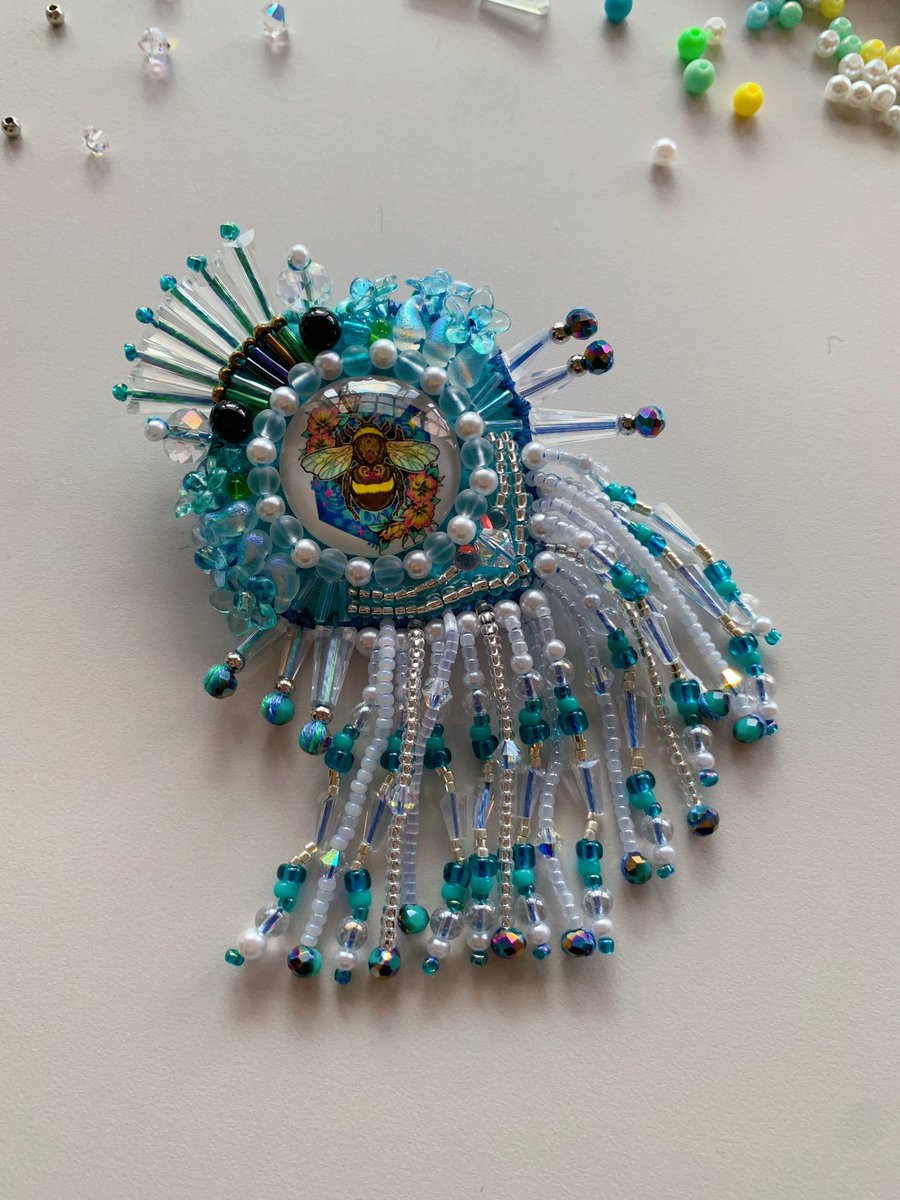 angieph2525's tweet photo. #bees #broach #handmade #刺繍 https://t.co/gs3k8ysyWO