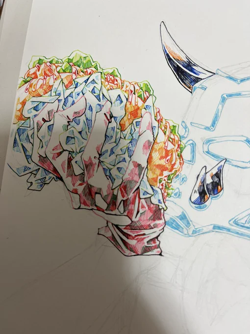 ホットドッグ描けないし服も変わってるわね 