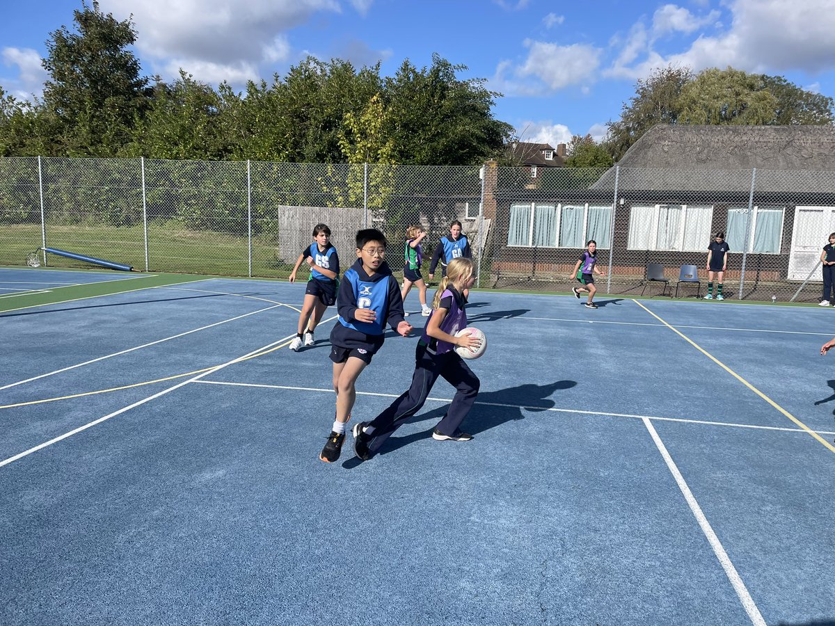 RHSNetball's tweet photo. Great to see the juniors involved in some co-ed netball this afternoon🏐#TeamRHS https://t.co/VQ1ogZQJy1