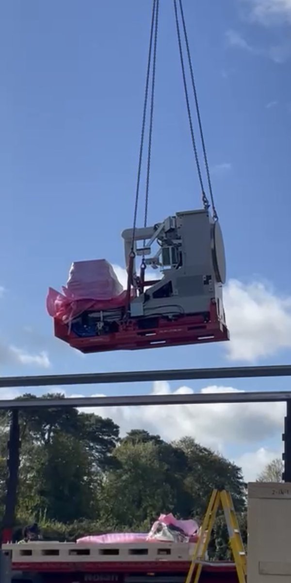 ciaralyons's tweet photo. Our first brand new @varian #truebeam linac arrived this morning at @UPMCinIreland Whitfield Hospital, Waterford! 🎉 Huge milestone for #radonc #cancerservices in the Southeast! Phenomenal teamwork to get to this point so quickly 🤩 https://t.co/nTLJsixGcv