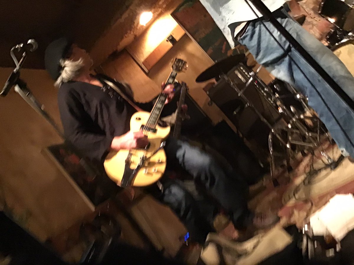 srvpride_joy's tweet image. zerozone見て来た＼( 'ω')／かっけーェェ
地球屋はいつも楽しいー
こんな尖ったバンド、ないわ
来月18(土)も地球屋❗️
#zerozone
#地球屋