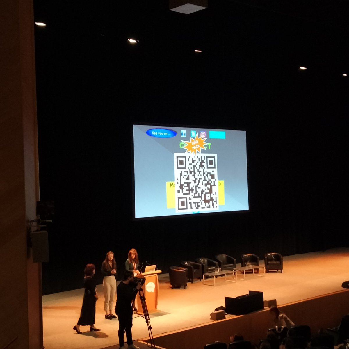 StephaniOrio's tweet photo. Energising start to the Languages Summit! Let's go CLiL! #languagesummit #languagesconnect https://t.co/s9WcTpv9TW