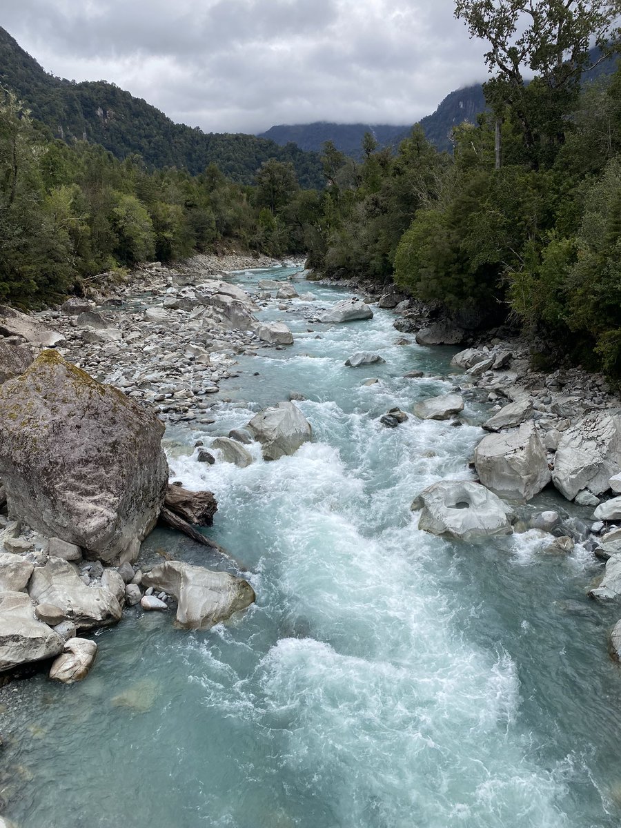 plancton_andino's tweet image. Aguas de deshielo del rio blanco las cuales generen plumas de turbiedad en el mar debido a partículas muy finas #sill #fiordoglaciar