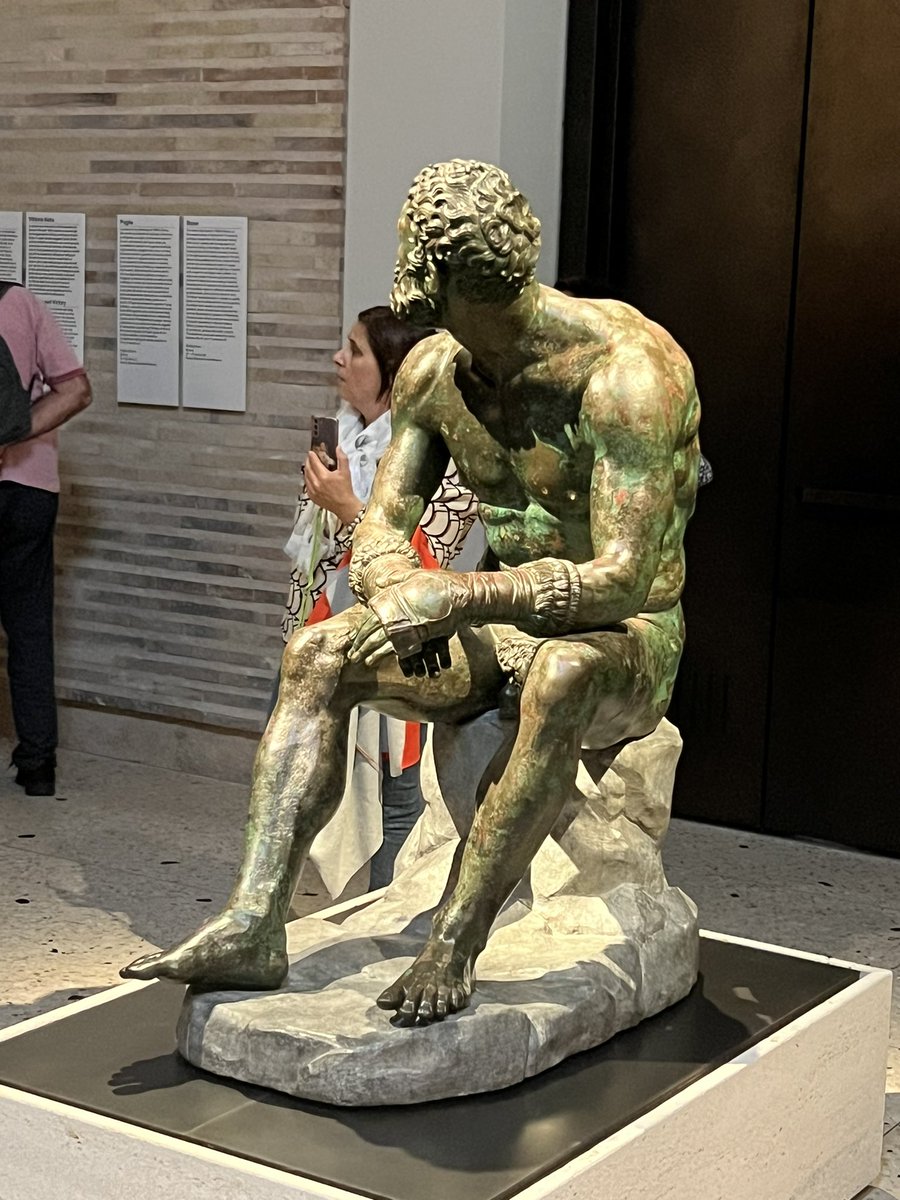 K0RM4's tweet photo. Il pugile. Vittoria alata
#brixia https://t.co/esieB3phLC