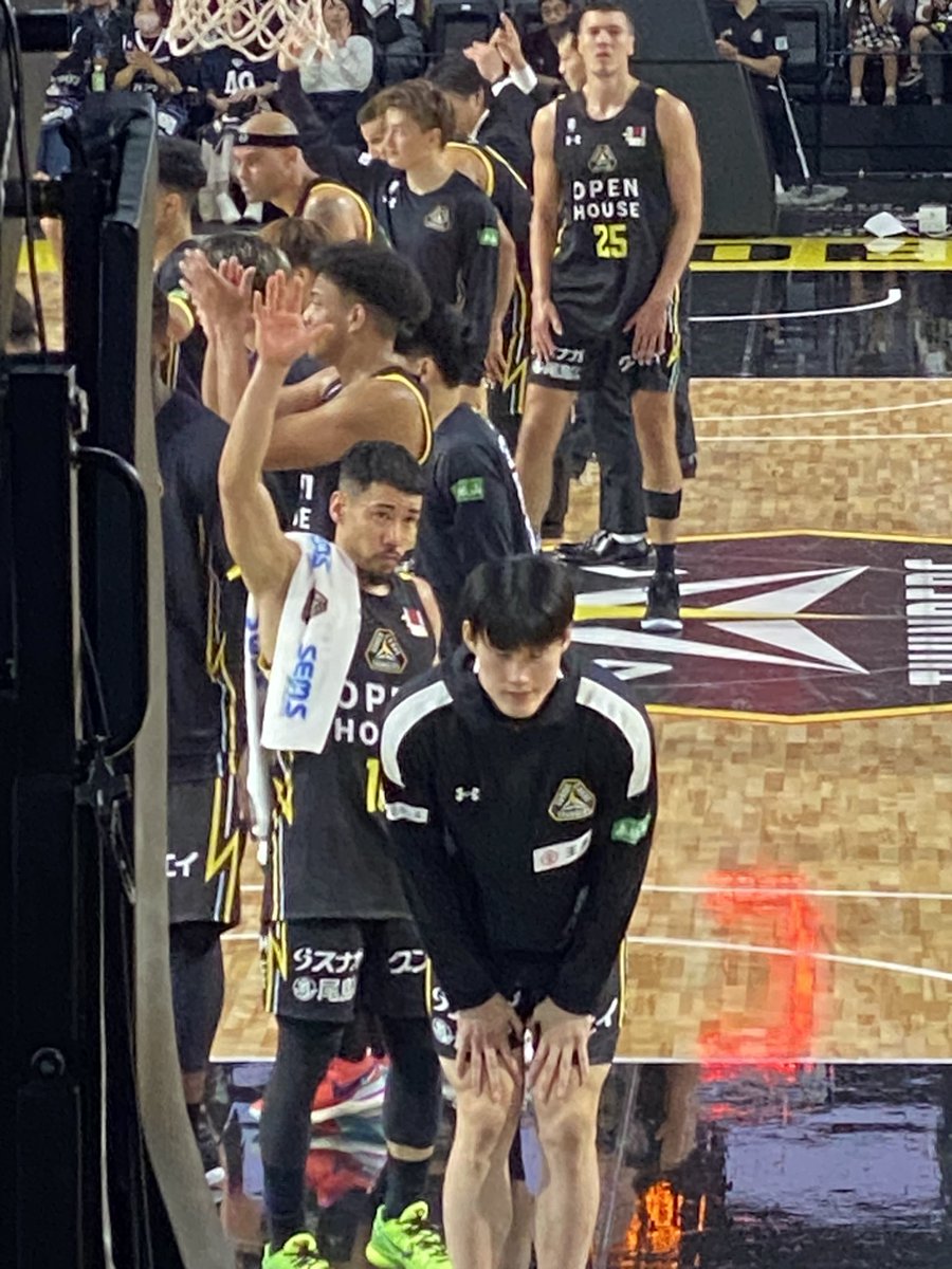 High_Dreamin_1's tweet photo. 群馬クレインサンダーズ⚡️
ホーム開幕戦🏀
横浜ビーコルセアーズ🏴☠️に
100対91で勝利✌️
それにしても演出が凄い🔥
#群馬クレインサンダーズ
#横浜ビーコルセアーズ
#BEBEOLD
#gunmacrane3ders
#b_corsairs https://t.co/SpixzrY2IM