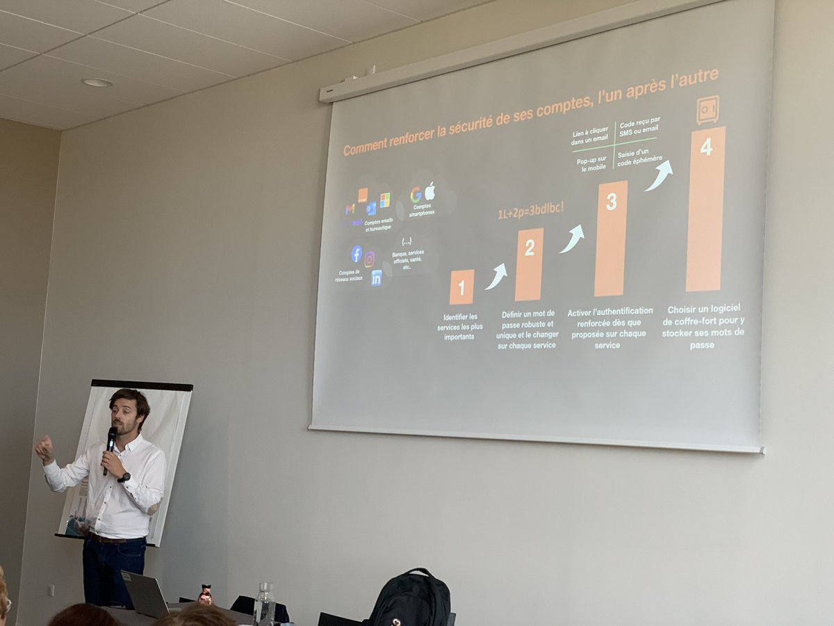 👌Affluence aux ateliers du congrès <a href="/FamillesRurales/">Familles Rurales</a> @MairiedeMetz 
#AtelierNumerique <a href="/Orange_France/">Orange France</a> 
👉🏼Comment sécuriser son smartphone, 
📍Adopter les 4 bonnes pratiques pour sécuriser son smartphone, de façon simple et efficace! 
<a href="/cybervictimes/">Cybermalveillance.gouv.fr</a>