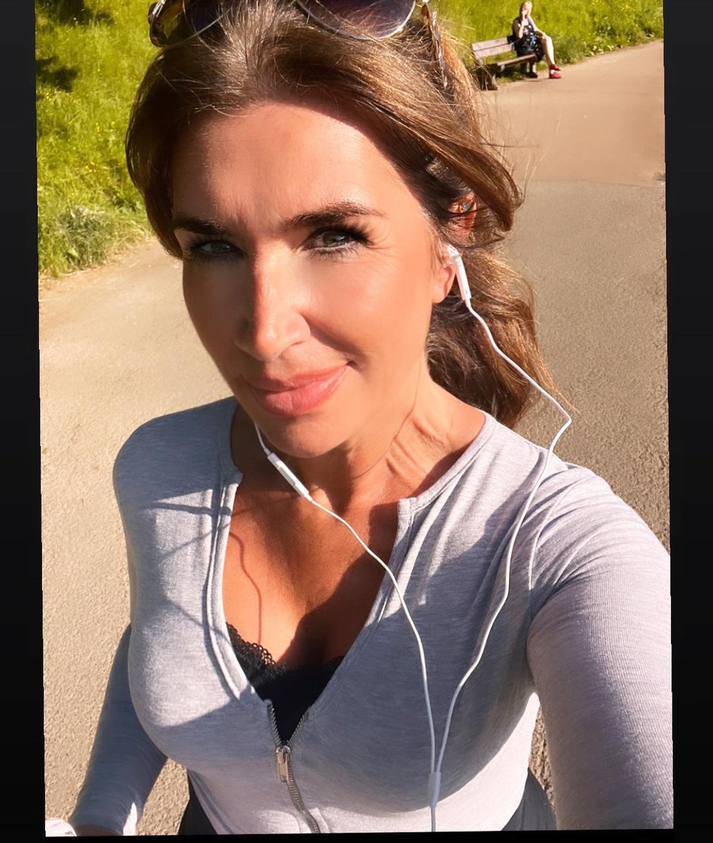 maria371275851's tweet image. Good morning Twitter peeps… start your day as you mean to go on …. Exercise, ✔️clear head ✔️and a big smile ✔️… simples. 
Life doesn&apos;t need to be perfect for you to be happy😊
Happy Weekend Everyone😊 #exerciseworks🏃‍♂️ #goodmentalhealth 🫶🏽🫶🏽🫶🏽