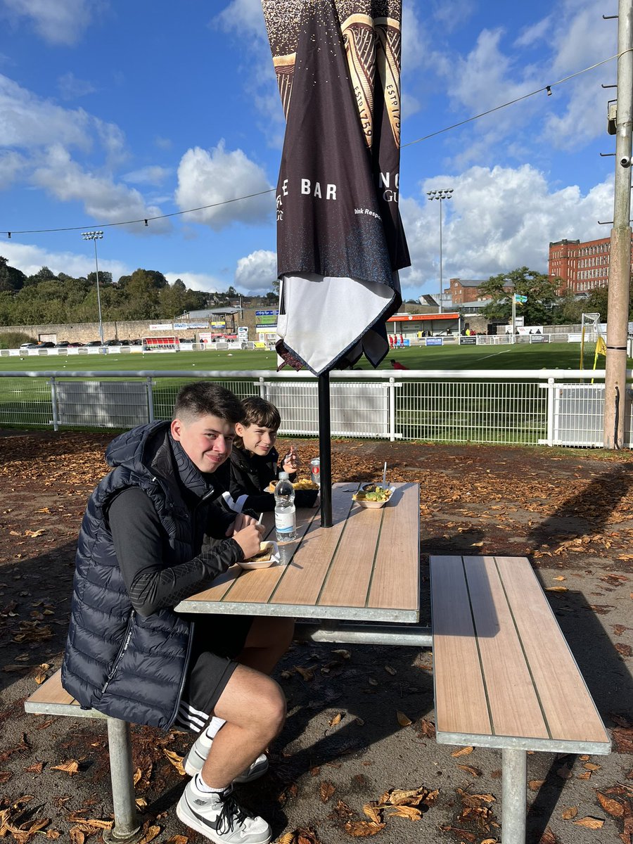 swin_p's tweet photo. @BelperTownFC v @BridTownAFC . @StickyPalms lads on pies already https://t.co/RKdtfEwjwl