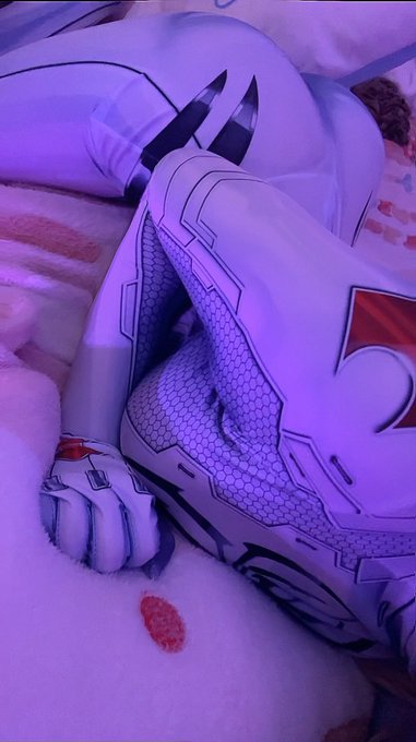 everyone wants a cosplay gf till they wake up to this? https://t.co/nMtO8mX5vP