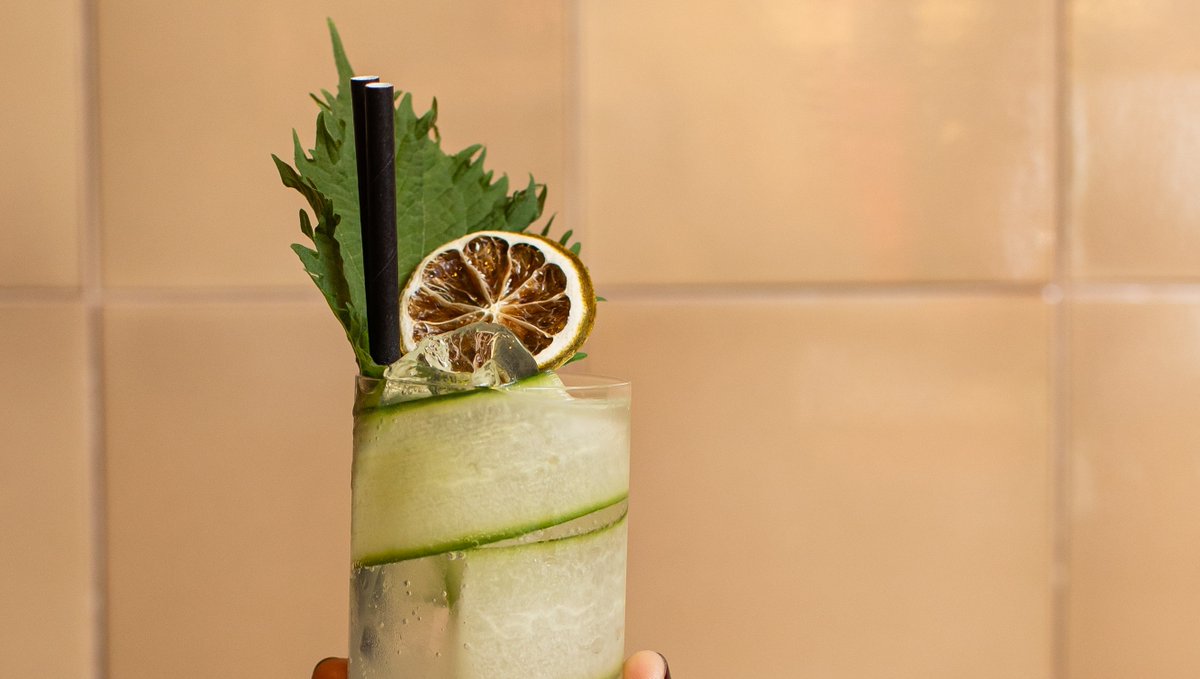 TastCatala's tweet photo. Kick off the weekend in style with our tantalizing Osaka Mule!⁠
⁠
Sip on the perfect blend of zesty ginger beer, Yuzu, and smooth vodka, and let the good times flow. ⁠
⁠
Cheers to a weekend filled with refreshing drinks and great company! 😍 https://t.co/vWYNltKzai