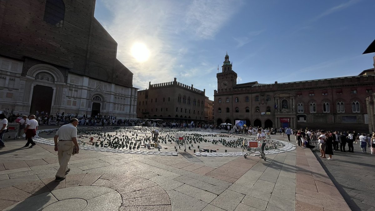 CEFA in piazza Maggiore 
#Bologna <a href="/CEFAonlus/">CEFA</a>