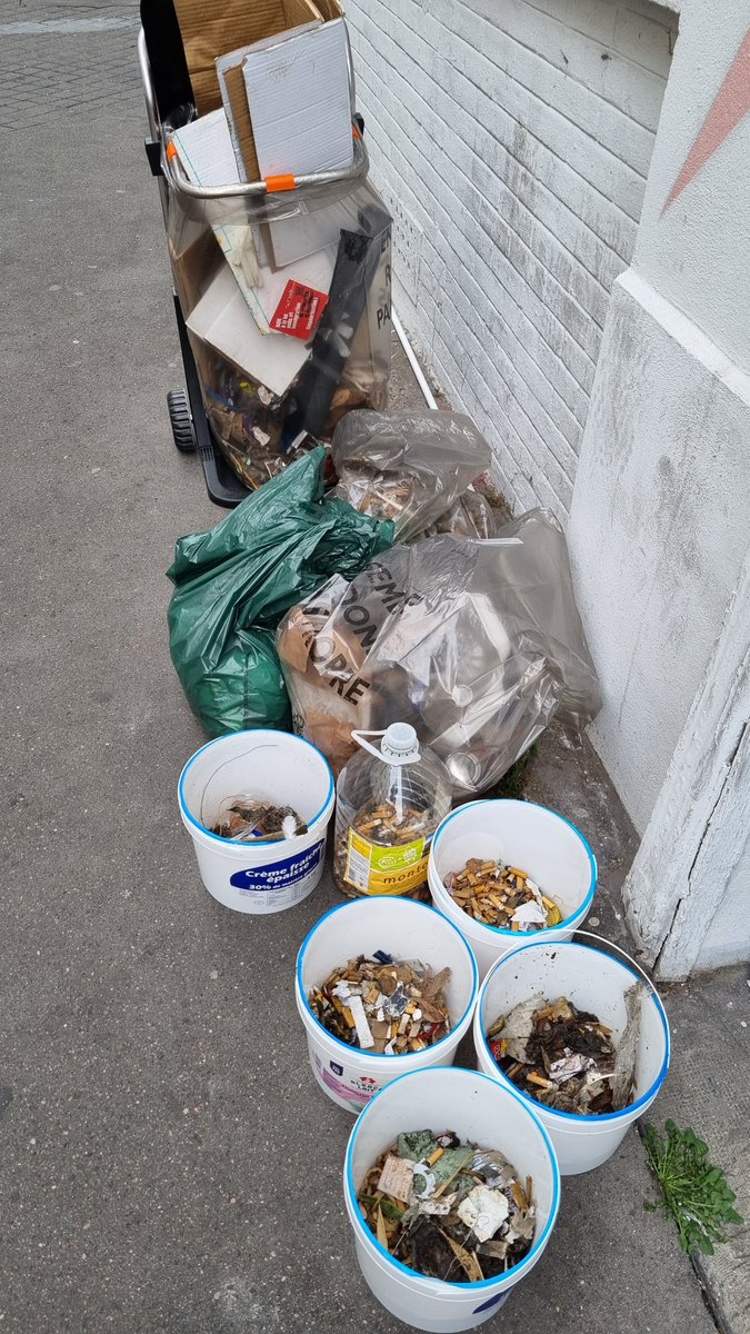brigadeverte_11's tweet photo. Opération quartier propre n°3 :
. Bilan : 15 participant(e)s, 4 sacs de déchets et 4 seaux de mégots de cigarettes.
Bravo et Merci à tou(te)s les participant(e)s !
Pour retrouver toutes nos dates https://t.co/cUyIlZxamT
@cleanwalker_off #cleanwalk #cleanupday #trashwalk https://t.co/gyoRcNoPTb