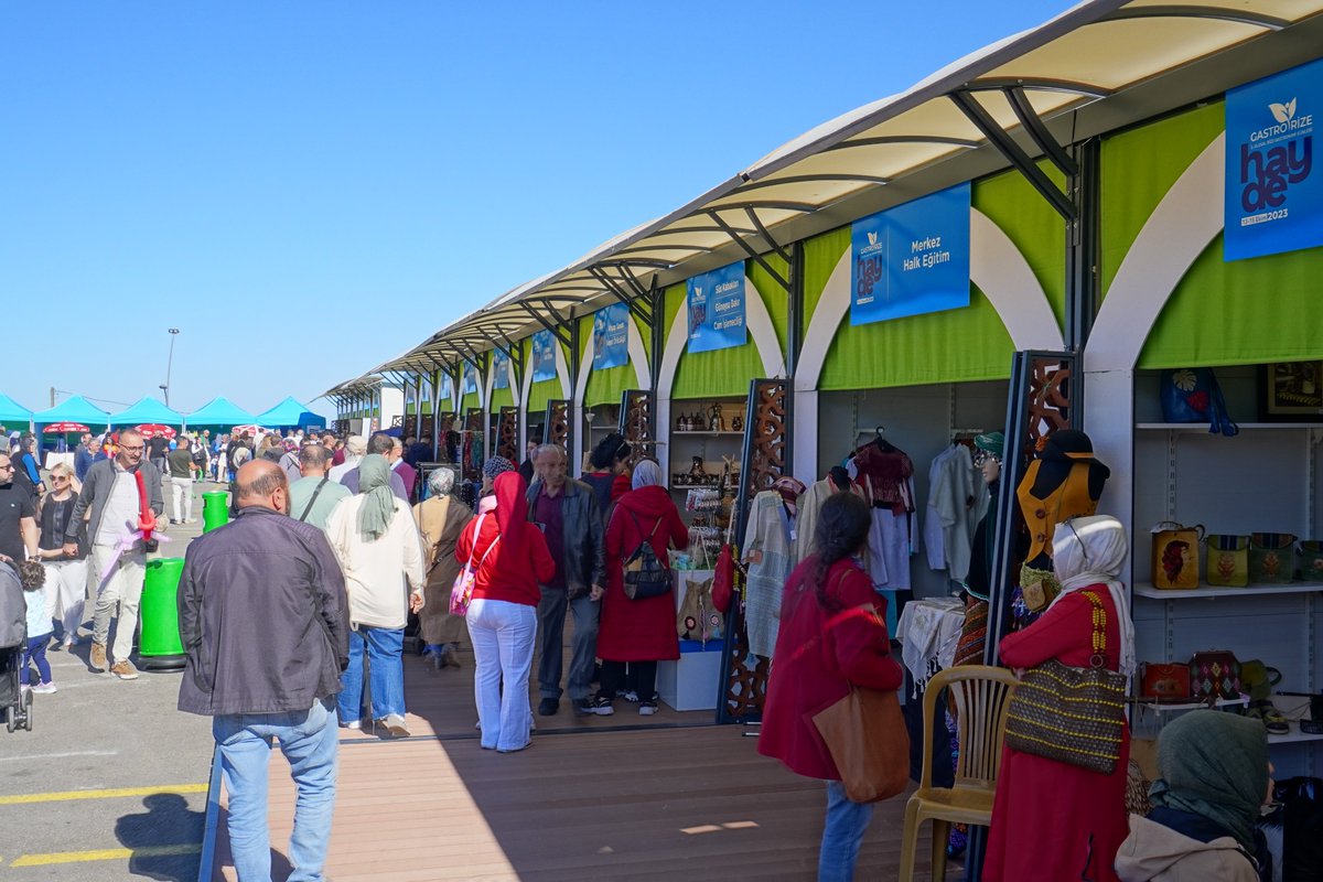 rizebelediye's tweet photo. GastroRize'den kareler -2-

“Hayde Festivale” sloganıyla bu yıl üçüncüsü düzenlenen GastroRize Festivalimiz Sahil Otopark'ta devam ediyor. Tüm halkımız davetlidir. https://t.co/eUUiDVMRWt