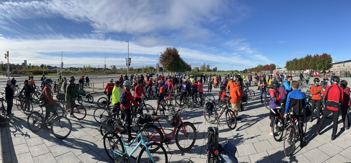 BikeOttawa's tweet image. Critical mass ride here we come!

Regardez tout ce beau monde. #OttBike #OttVélo #Vélogat