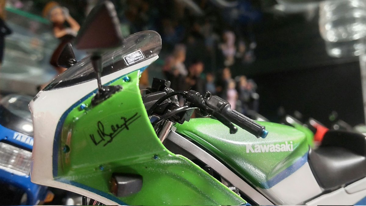 tecchan521's tweet image. 所有しているKR250Sの再現完成
･KVSS配管、モーター追加
･ミラーのカウルマンウント化
･自作デカール(タンクロゴは実車もオリジナル)
･マイカ風塗装
･カウルビス、オイル口キャップのアルマイト風塗装

 #ハセガワ
 #KR250
 #KR250S改造