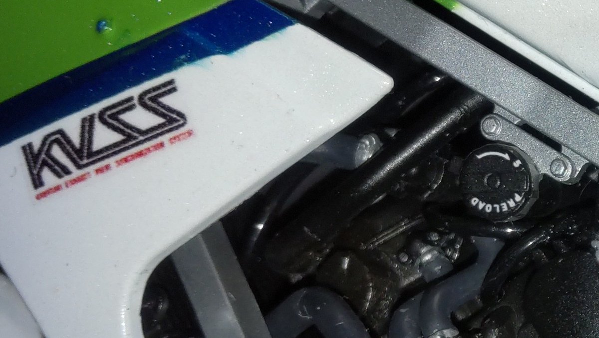 tecchan521's tweet image. 所有しているKR250Sの再現完成
･KVSS配管、モーター追加
･ミラーのカウルマンウント化
･自作デカール(タンクロゴは実車もオリジナル)
･マイカ風塗装
･カウルビス、オイル口キャップのアルマイト風塗装

 #ハセガワ
 #KR250
 #KR250S改造