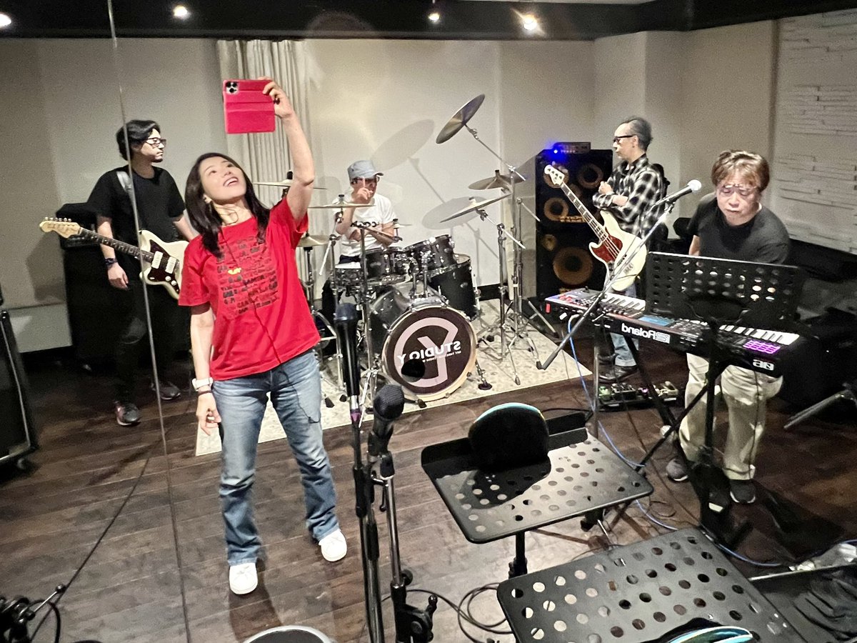 Kaori_LADY_POP's tweet photo. JUDY AND MARY cover band『JULIE and MARLEY』LIVE出演第2弾🍬🍭
※｢JULIE and MARLEY｣出演予定時間19:25～
明日だよー！久々のジュディマリ！皆で楽しもう♫✨
チケットまだ間に合うよー😊
#LivespaceReed #ONEMUSIC
#STUDIOY #JUDYANDMARY https://t.co/NPJKzfB530
