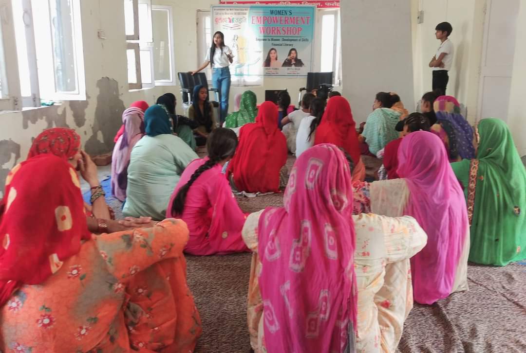 bulandudaanorg's tweet photo. 𝐖𝐨𝐦𝐞𝐧 𝐄𝐦𝐩𝐨𝐰𝐞𝐫𝐦𝐞𝐧𝐭 𝐖𝐨𝐫𝐤𝐬𝐡𝐨𝐩 𝐢𝐧 𝐁𝐚𝐝𝐨𝐩𝐚𝐥 𝐕𝐢𝐥𝐥𝐚𝐠𝐞(𝐅𝐚𝐭𝐞𝐡𝐚𝐛𝐚𝐝)
#womenempoweringwomen #changeyourlife #changeyourmindset #INDvPAK #IndiavsPak #financialliteracy #thinkpositive #behappywithyourself #Talkopenly #bulandudaan https://t.co/lLv9yWaVof