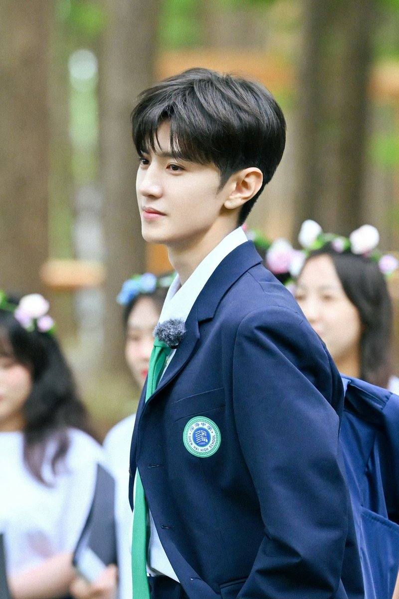 저우쓰웨 성장 진짜 뭐지…

암격리적비밀 촬영 당시                2023 청춘환유기