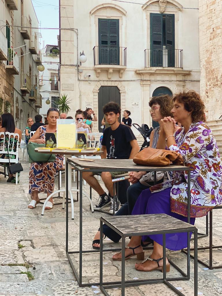 Meno di 24 ore alla nostra nona edizione 📚
Ecco come ci eravamo salutati: con Gian Mauro Costa intervistato da <a href="/mariaclelialab/">Mariaclelia</a> per presentare "Ti uccido per gioco" - <a href="/Mondadori/">Mondadori</a>