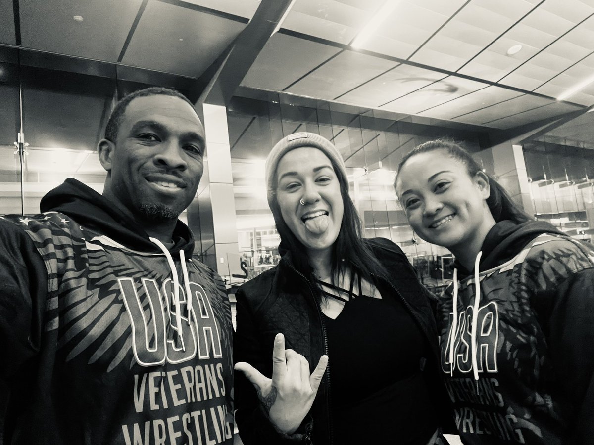 Ran into @itsBayleyWWE bright and early this morning. Thanks for being so cool 👊🏾