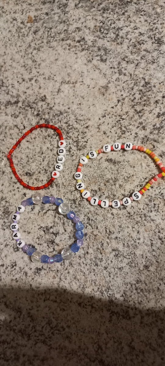 ja_zu_nina's tweet photo. War voll der schöne Abend 🥰
Leider war der Kinosaal nicht voll und recht wenig Stimmung, aber die Mädelsgruppe der Ich mich angeschlossen habe hat ultra Stimmung gemacht und am Ende noch Freundschaftsarmbänder mit mir getauscht 🥰
Und da ich fast das ganze Konzert schon von https://t.co/2ybv7DiSEN