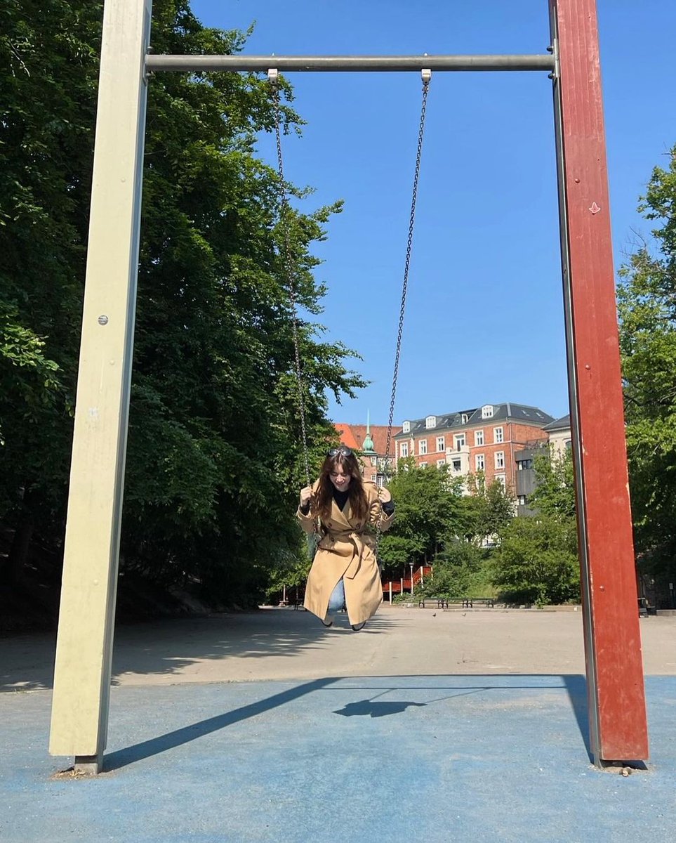 deathlyrcse's tweet photo. . . ⇢ [Little Laurier posted a photo:] ˎˊ˗

— hours before being scared to death! enjoying the swings before i start running and screaming. https://t.co/MMT1Zjjhv0