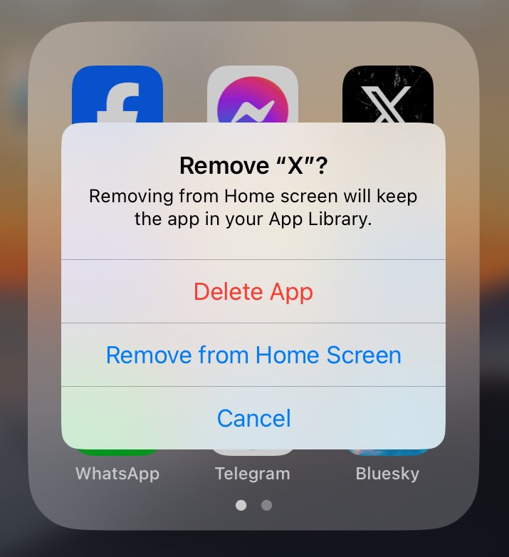 Manoz's tweet image. Au fait je ne passe plus trop par ici parce que c’est devenu trop merdique. Je suis sur Bluesky et c’est vachement mieux pour ma santé mentale 🥰 
Tchou 👋🏻

bsky.app/profile/manoz.…
