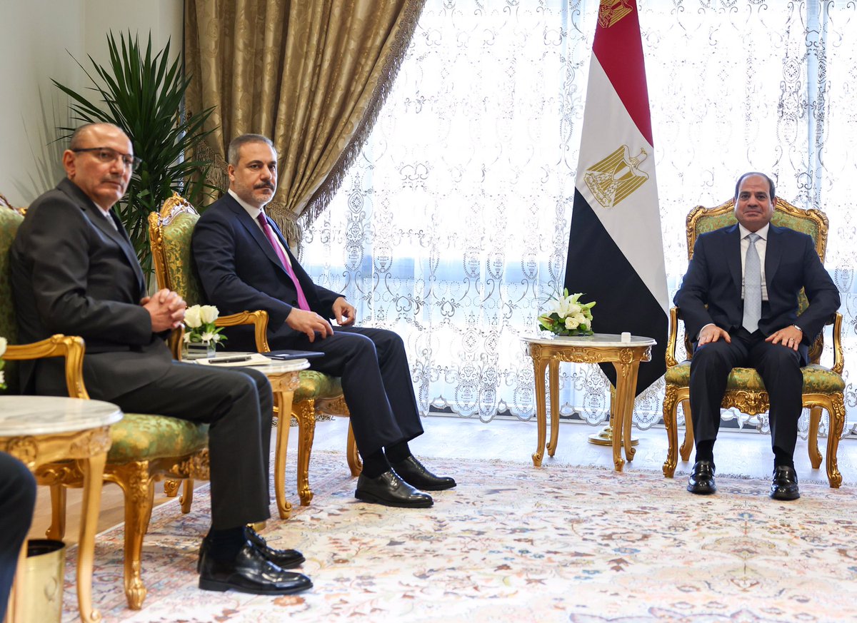 Minister of Foreign Affairs @HakanFidan met with Abdel Fattah El-Sisi, President of #Egypt, in #Cairo.🇹🇷🇪🇬