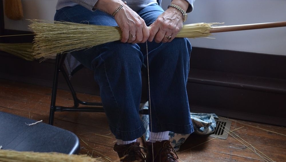 shakervillageky's tweet photo. Broom making is a 200-year-old tradition at Pleasant Hill. Join us to learn how to make your own in our Hand-Tied Brooms workshop on Saturday, November 4.
Register Here: https://t.co/zz8JpMQGVN
#ShakerVillageKY #brooms #broommaking #shakerbroom #shakertraditions #handmadebroom https://t.co/zsViprwREH