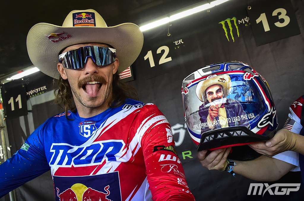 mxgp's tweet photo. Who else enjoyed the CowBoy Style of Aaron Plessinger from Team USA 🇺🇸 at the Monster Energy FIM MXoN in Ernee❓ 🤩
⭐️ When a Cowboy lands in France 🤠🇫🇷
#MXoN #Ernee #mxgp #TeamUSA https://t.co/ExXve6LCo8