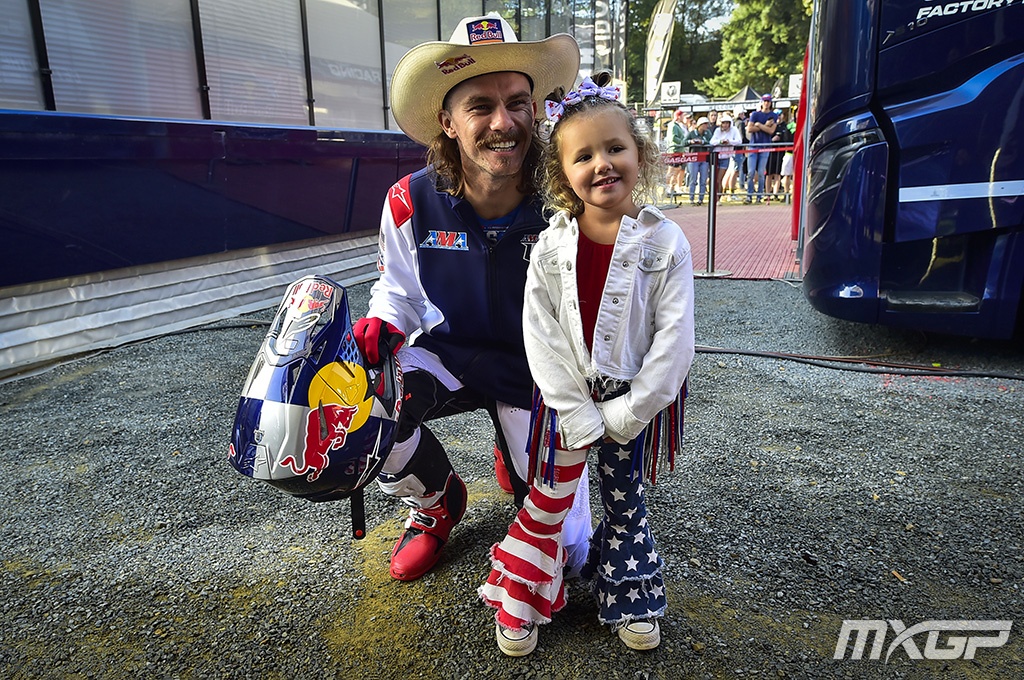 mxgp's tweet photo. Who else enjoyed the CowBoy Style of Aaron Plessinger from Team USA 🇺🇸 at the Monster Energy FIM MXoN in Ernee❓ 🤩
⭐️ When a Cowboy lands in France 🤠🇫🇷
#MXoN #Ernee #mxgp #TeamUSA https://t.co/ExXve6LCo8