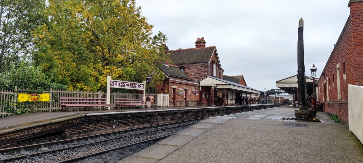 MattwicksBMR's tweet photo. A reasonably dry day at Horsted Keynes but annoyed a video has been lost of Taw Valley accelerating away from HK ๐ A few photos and videos
@bluebellrailway #Bulleid #Terrier
#GiantsofSteam #HeritageRailway https://t.co/JdFPNveBTu